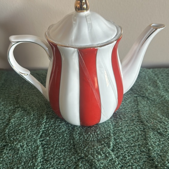 Grace Teaware Red & White Teapot Holiday Gold Trim NEW - Picture 5 of 5